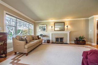 Photo 3: 389 Sunset Ave in Oak Bay: OB Gonzales House for sale : MLS®# 840296