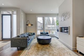 Photo 3: 2128 27 Avenue SW in Calgary: Richmond House for sale