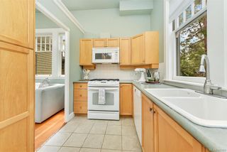 Photo 3: 4 914 St. Charles St in Victoria: Vi Rockland Row/Townhouse for sale : MLS®# 845160