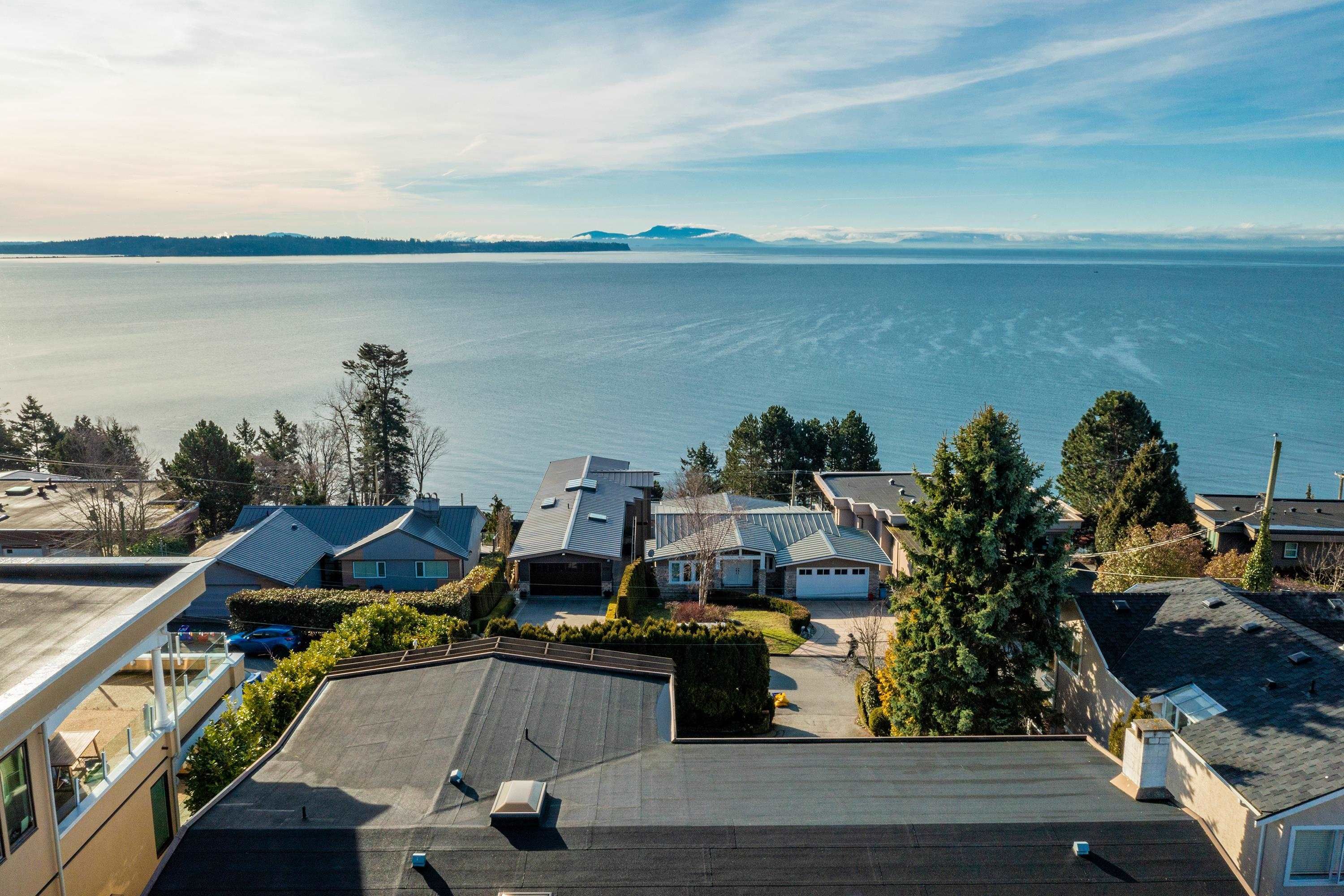 Main Photo: 14371 SUNSET DRIVE: White Rock House for sale (South Surrey White Rock)  : MLS®# R2653099