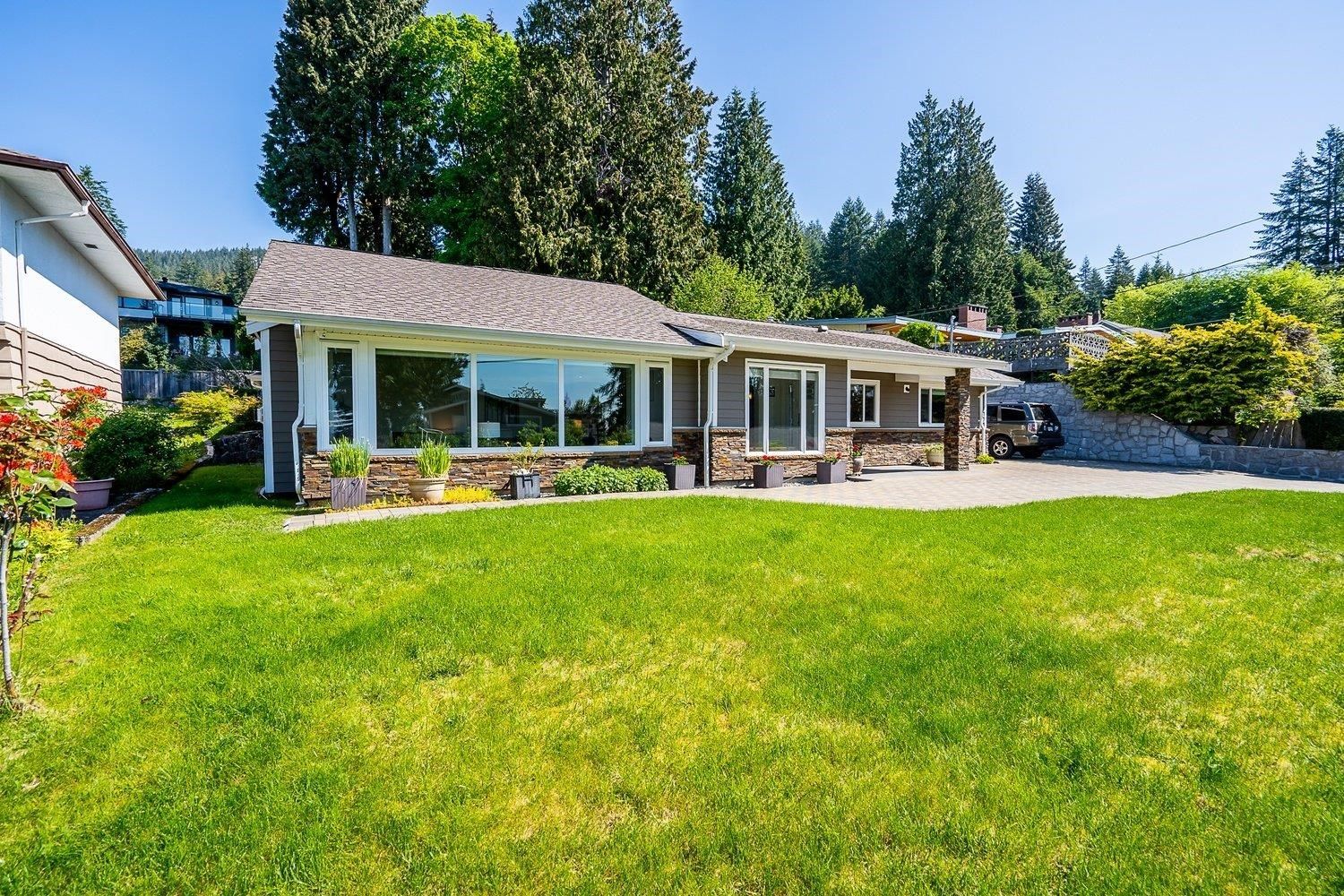 Main Photo: 240 E ROCKLAND Road in North Vancouver: Upper Lonsdale House for sale : MLS®# R2779801