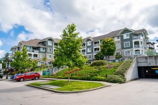 Photo 2: 313 16398 64 Avenue in Surrey: Cloverdale BC Condo for sale in "The Ridge at Bose Farms" (Cloverdale)  : MLS®# R2904175