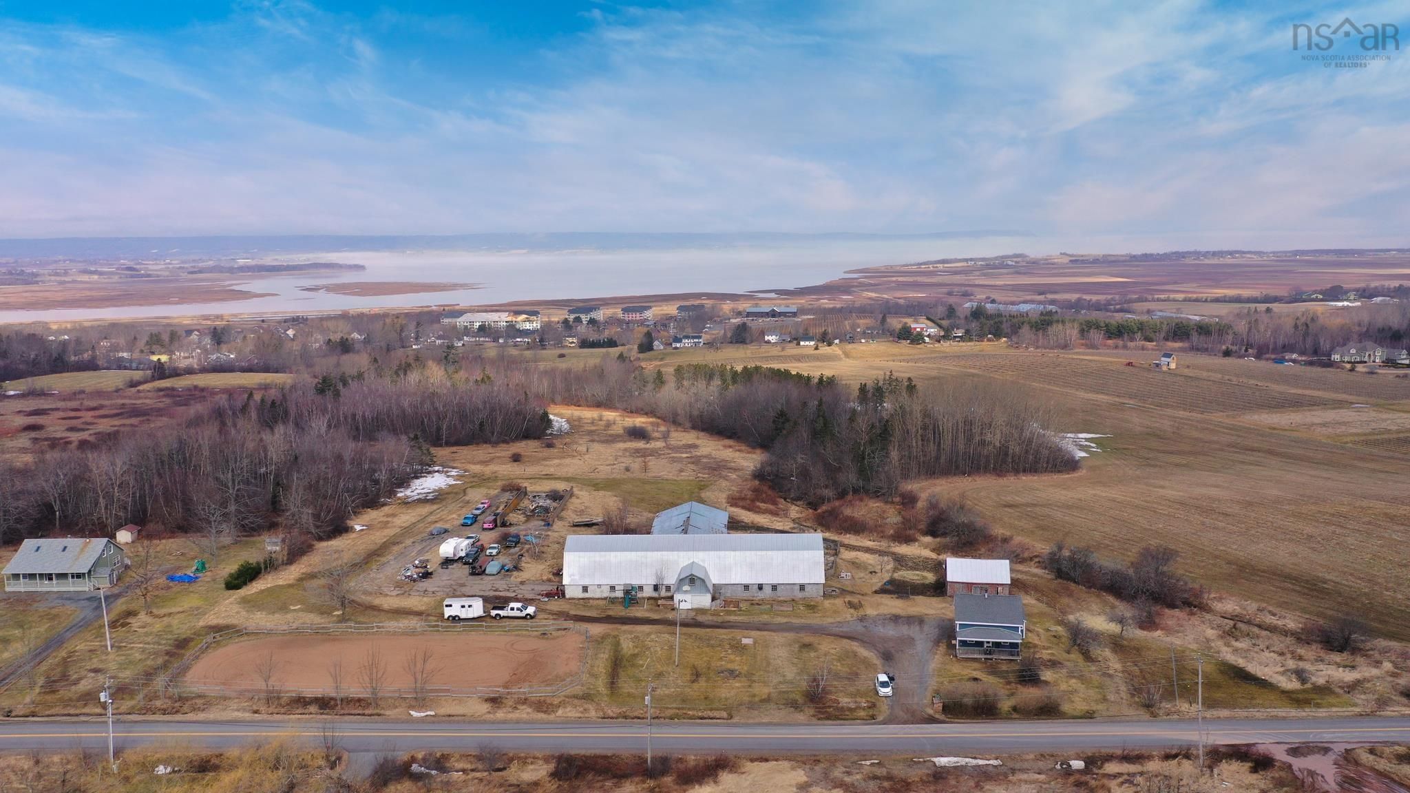 Main Photo: 1671 Maple Ridge Road in Wolfville: Kings County Residential for sale (Annapolis Valley)  : MLS®# 202205602