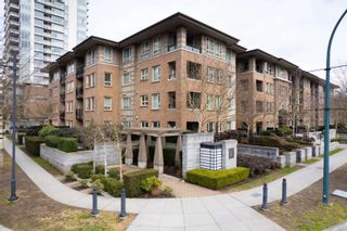 Photo 1: 403 3105 LINCOLN Avenue in Coquitlam: New Horizons Condo for sale : MLS®# R2858069