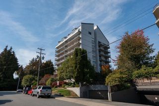 Photo 3: 704 1745 ESQUIMALT Avenue in West Vancouver: Ambleside Condo for sale : MLS®# R2731413