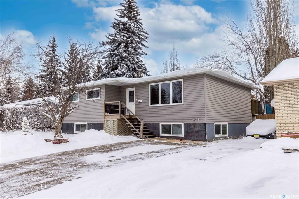 Main Photo: 2505 Clarence Avenue South in Saskatoon: Adelaide/Churchill Residential for sale : MLS®# SK956113