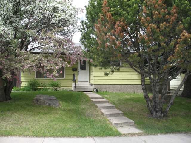 Main Photo: 104 DOVERTHORN Bay SE in CALGARY: Dover Glen Residential Detached Single Family for sale (Calgary)  : MLS®# C3620234