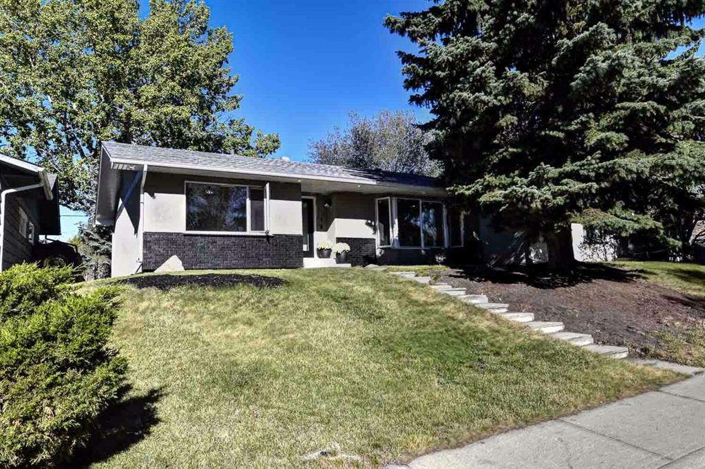 Main Photo: 219 PARKWOOD Close SE in Calgary: Parkland Detached for sale : MLS®# A1032566