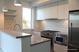 Photo 4: 204 188 E 32ND Avenue in Vancouver: Main Condo for sale in "The Brock" (Vancouver East)  : MLS®# R2108115