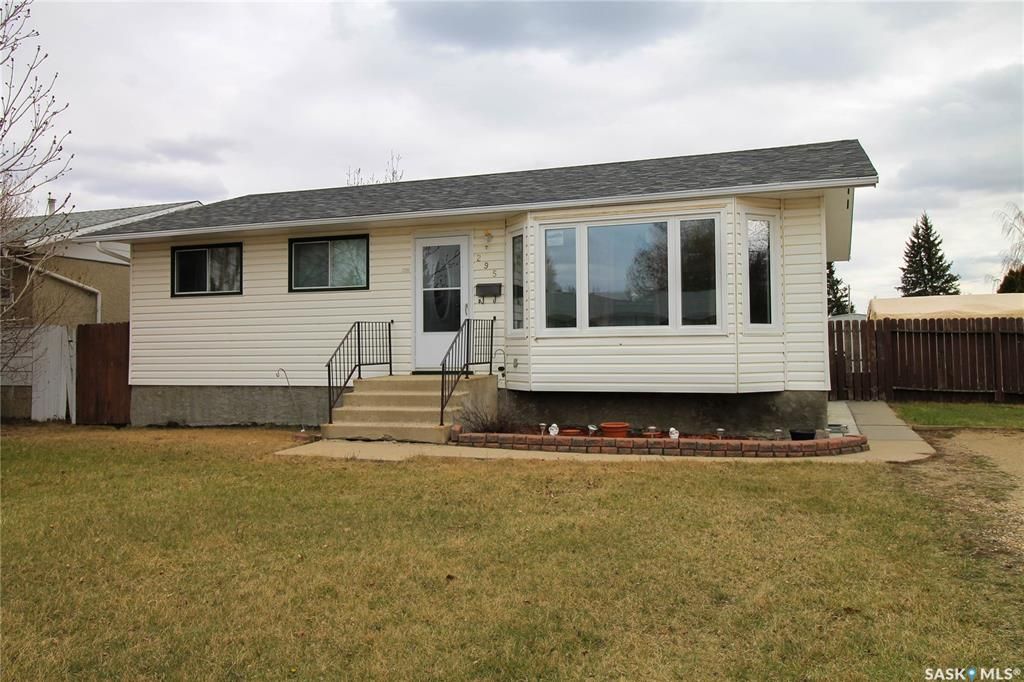 Main Photo: 295 20TH Street in Battleford: Residential for sale : MLS®# SK908844