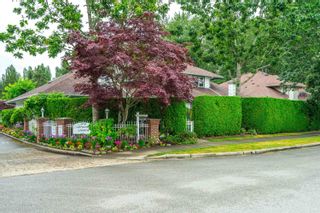 Photo 3: 8 18939 65 Avenue in Surrey: Cloverdale BC Townhouse for sale in "GLENWOOD GARDENS" (Cloverdale)  : MLS®# R2723523