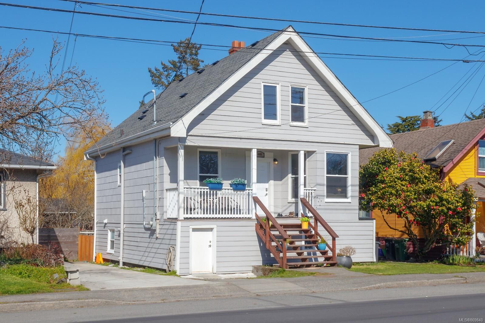 Main Photo: 1340 Bay St in Victoria: Vi Fernwood House for sale : MLS®# 869840