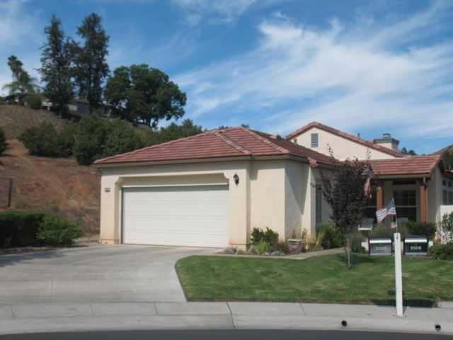 Main Photo: EAST ESCONDIDO House for sale : 3 bedrooms : 2302 Fallbrook Pl. in Escondido