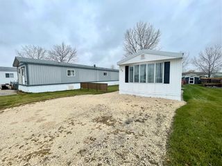 Photo 3: 24 LOUISE Street in St Clements: Pineridge Trailer Park Residential for sale (R02)  : MLS®# 202225654