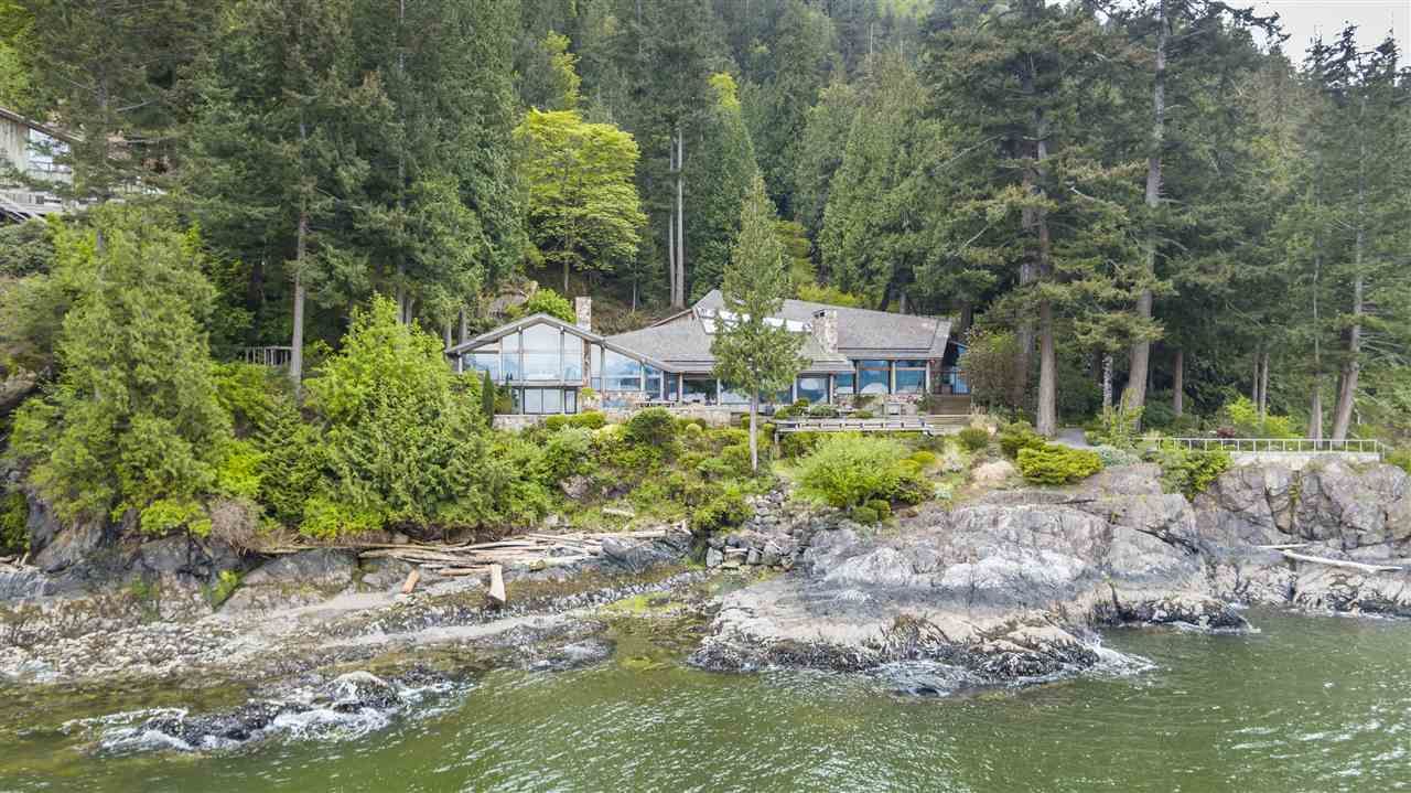 Main Photo: 370 - 374 SMUGGLERS COVE Road: Bowen Island House for sale in "Hood Point" : MLS®# R2746946
