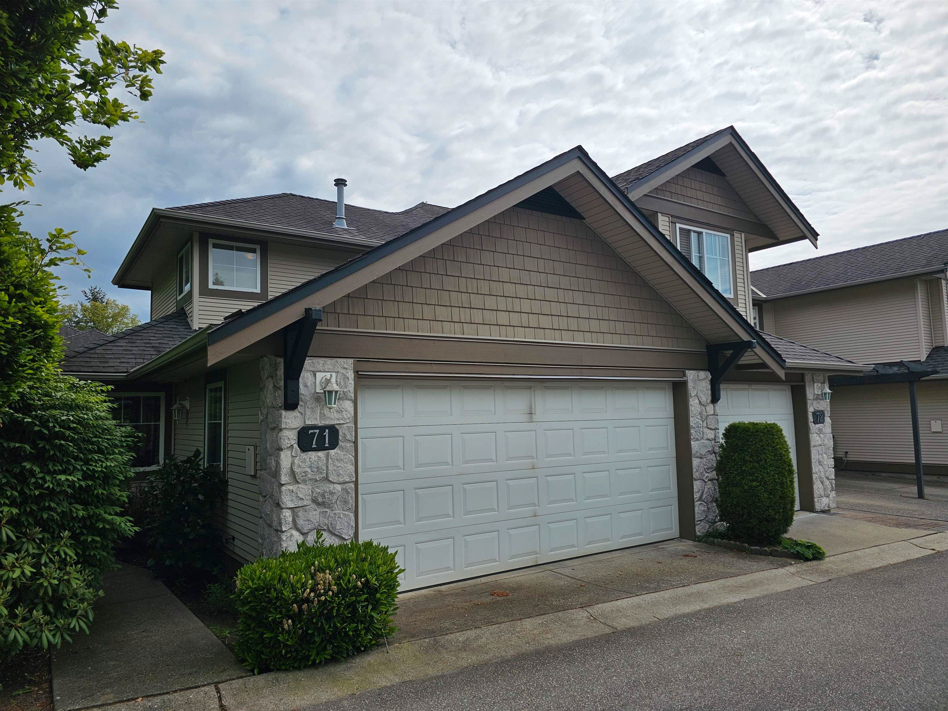 Main Photo: 71 8888 151 Street in Surrey: Bear Creek Green Timbers Townhouse for sale : MLS®# R2780655