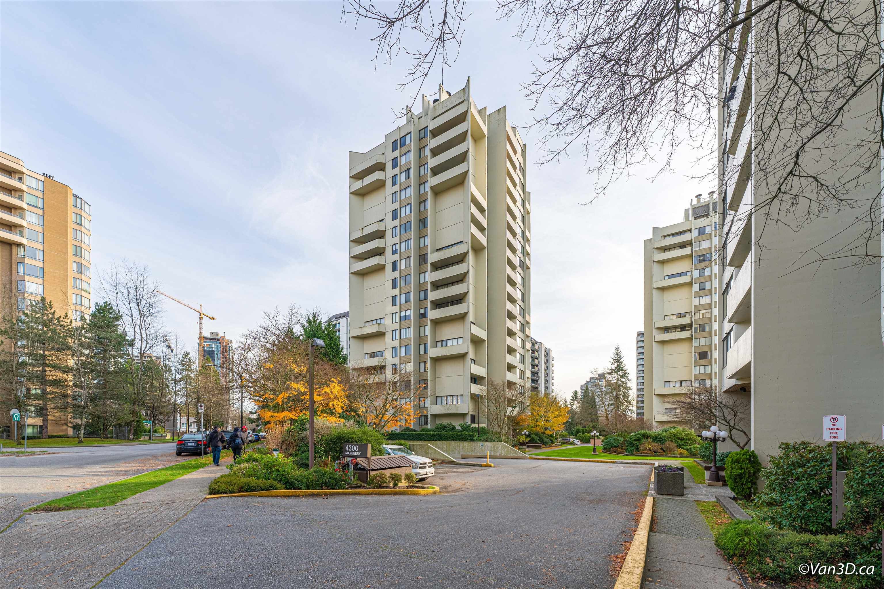 Main Photo: 610 4300 MAYBERRY Street in Burnaby: Metrotown Condo for sale (Burnaby South)  : MLS®# R2633867