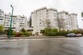 Photo 1: 404 1442 FOSTER Street in Surrey: White Rock Condo for sale in "WHITE ROCK SQUARE TOWER 2" (South Surrey White Rock)  : MLS®# R2688714