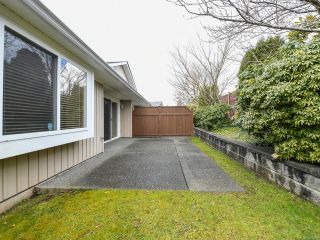 Photo 38: 106 2077 St Andrews Way in COURTENAY: CV Courtenay East Row/Townhouse for sale (Comox Valley)  : MLS®# 836791
