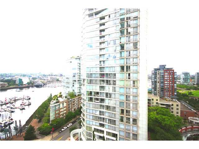 Main Photo: 1807 1199 MARINASIDE Crescent in Vancouver: Yaletown Condo for sale in "AQUARIUS I" (Vancouver West)  : MLS®# V959731