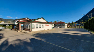 Photo 2: 22 units Motel for sale BC: Business with Property for sale