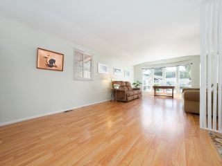 Photo 12: 129 HIAWATHA Drive in West Vancouver: Park Royal Manufactured Home for sale in "Capilano River Park" : MLS®# R2841043