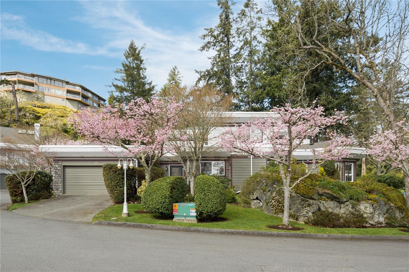 Main Photo: 12 1063 Valewood Trail in Saanich: SE Broadmead Row/Townhouse for sale (Saanich East)  : MLS®# 898112