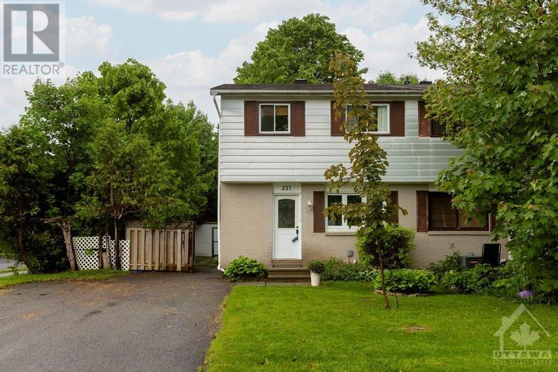 FEATURED LISTING: 227 OLD COLONY Road Ottawa