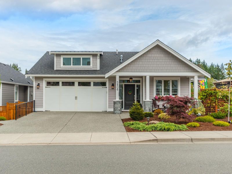 FEATURED LISTING: 5806 Linyard Rd Nanaimo