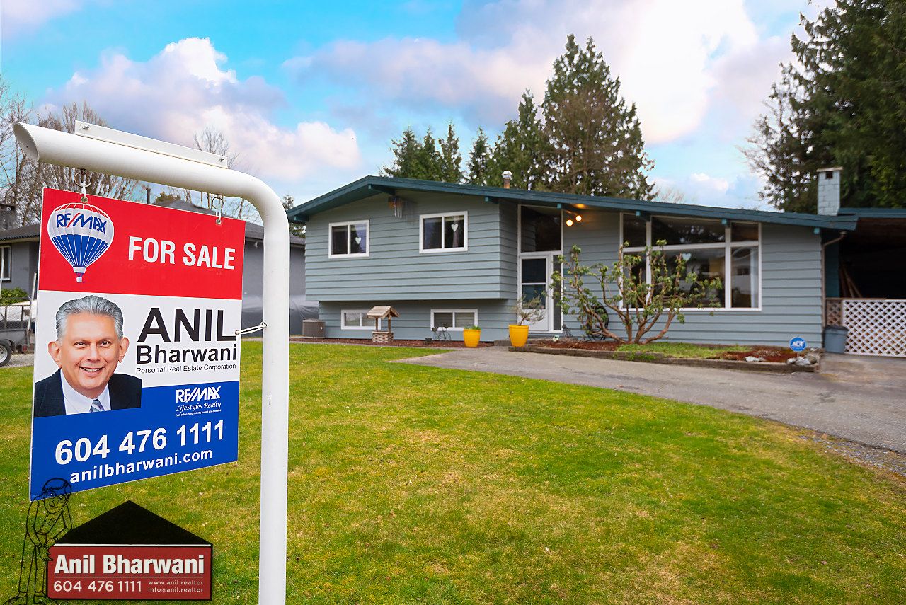 Main Photo: 21784 DONOVAN Avenue in Maple Ridge: West Central House for sale : MLS®# R2543972