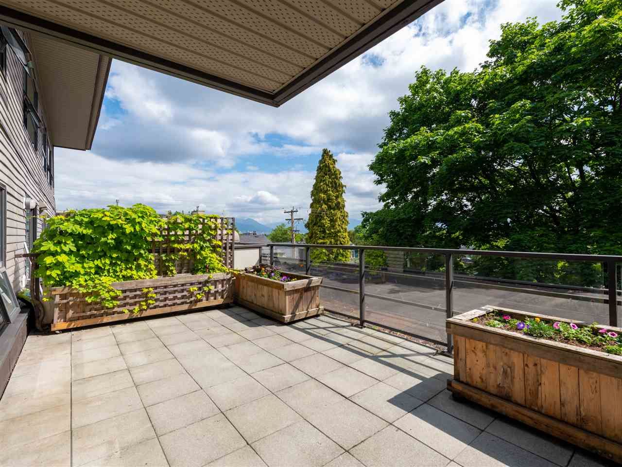Main Photo: 304 997 W 22ND Avenue in Vancouver: Cambie Condo for sale (Vancouver West)  : MLS®# R2461524