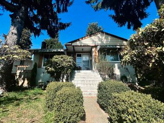 Photo 1: 2975 E 8TH Avenue in Vancouver: Renfrew VE House for sale (Vancouver East)  : MLS®# R2568145