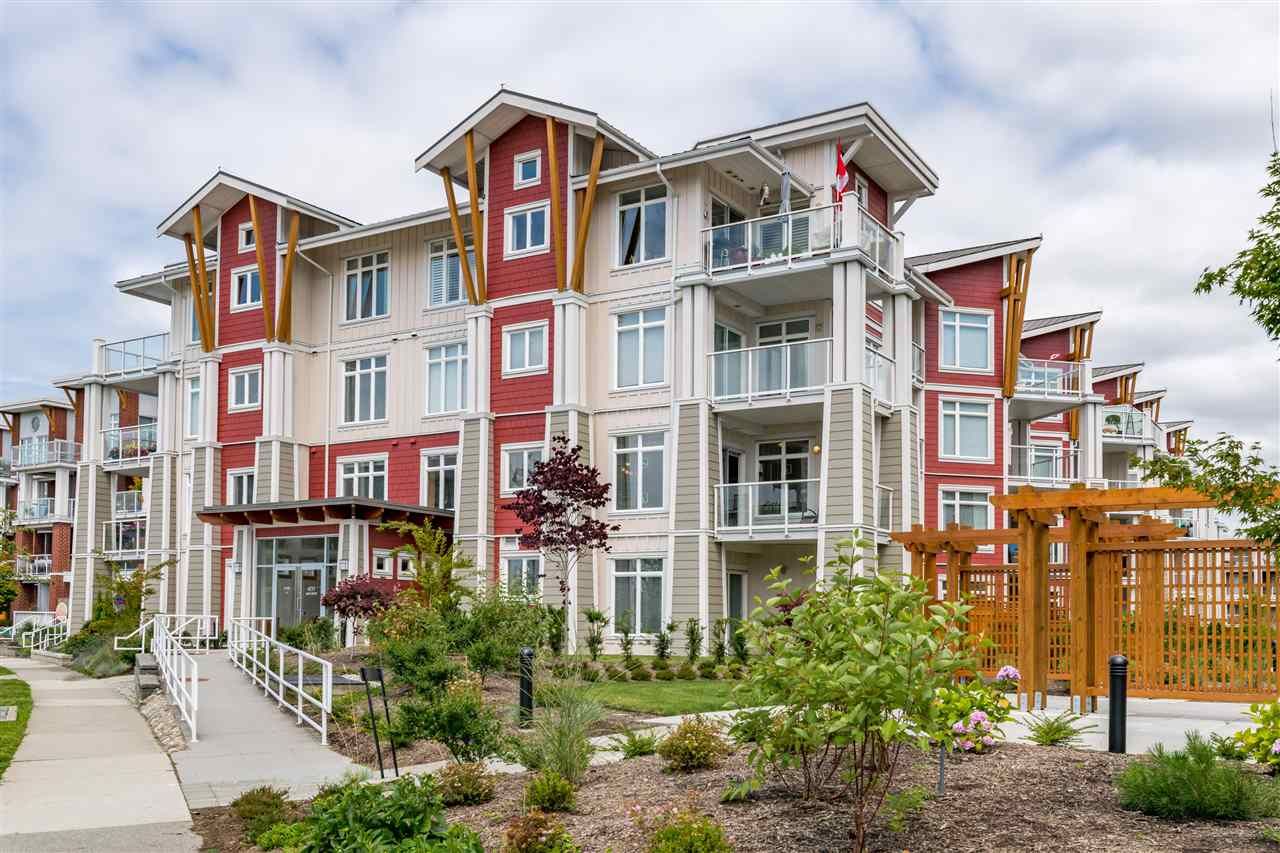 Main Photo: 214 4211 BAYVIEW Street in Richmond: Steveston South Condo for sale in "THE VILLAGE AT IMPERIAL LANDING" : MLS®# R2472507