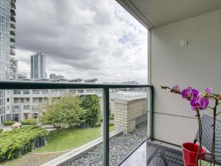 Photo 14: 609 1288 MARINASIDE Crescent in Vancouver: Yaletown Condo for sale in "Crestmark I" (Vancouver West)  : MLS®# R2149877