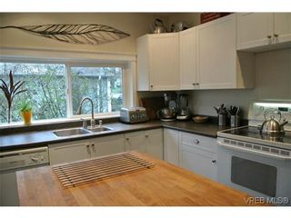 Photo 5: 870 Brett Ave in VICTORIA: SE Swan Lake House for sale (Saanich East)  : MLS®# 633915