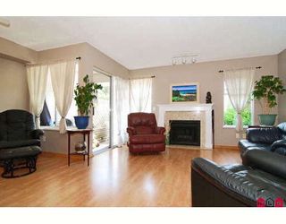 Photo 3: 38 9045 WALNUT GROVE Drive in Langley: Walnut Grove Townhouse for sale in "BRIDLEWOOD" : MLS®# F2916191