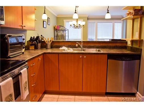 Main Photo: 107 827 Arncote Avenue in VICTORIA: La Langford Proper Residential for sale (Langford)  : MLS®# 321976