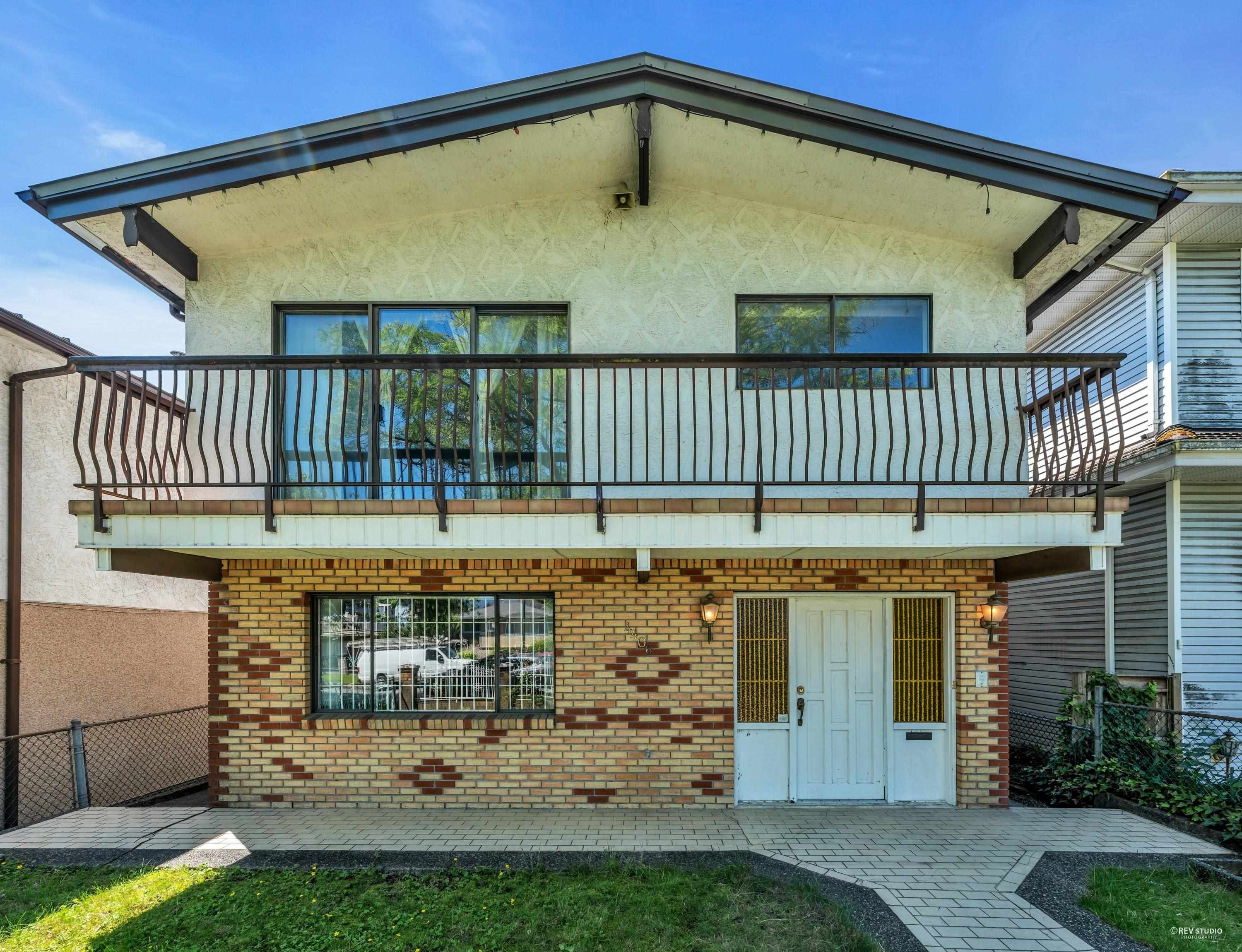 Main Photo: 4406 GEORGIA Street in Burnaby: Willingdon Heights House for sale (Burnaby North)  : MLS®# R2704324