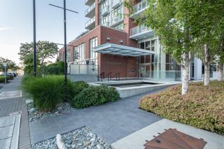 Photo 3: 402 83 Saghalie Rd in Victoria: VW Songhees Condo for sale (Victoria West)  : MLS®# 951967