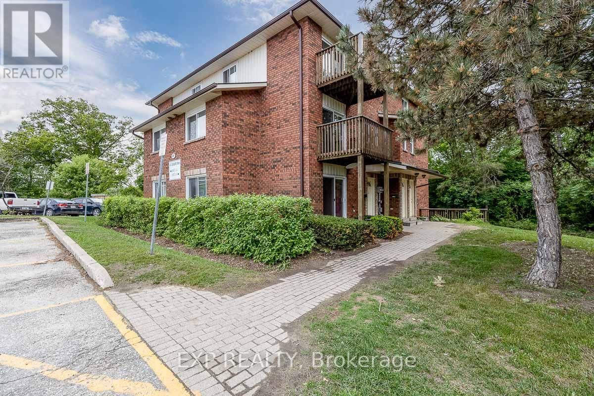 Main Photo: #6 -47 LOGGERS in Barrie: Condo for sale : MLS®# S7007540