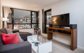 Photo 4: 1901 909 MAINLAND Street in Vancouver: Yaletown Condo for sale in "YALETOWN PARK II" (Vancouver West)  : MLS®# R2239205