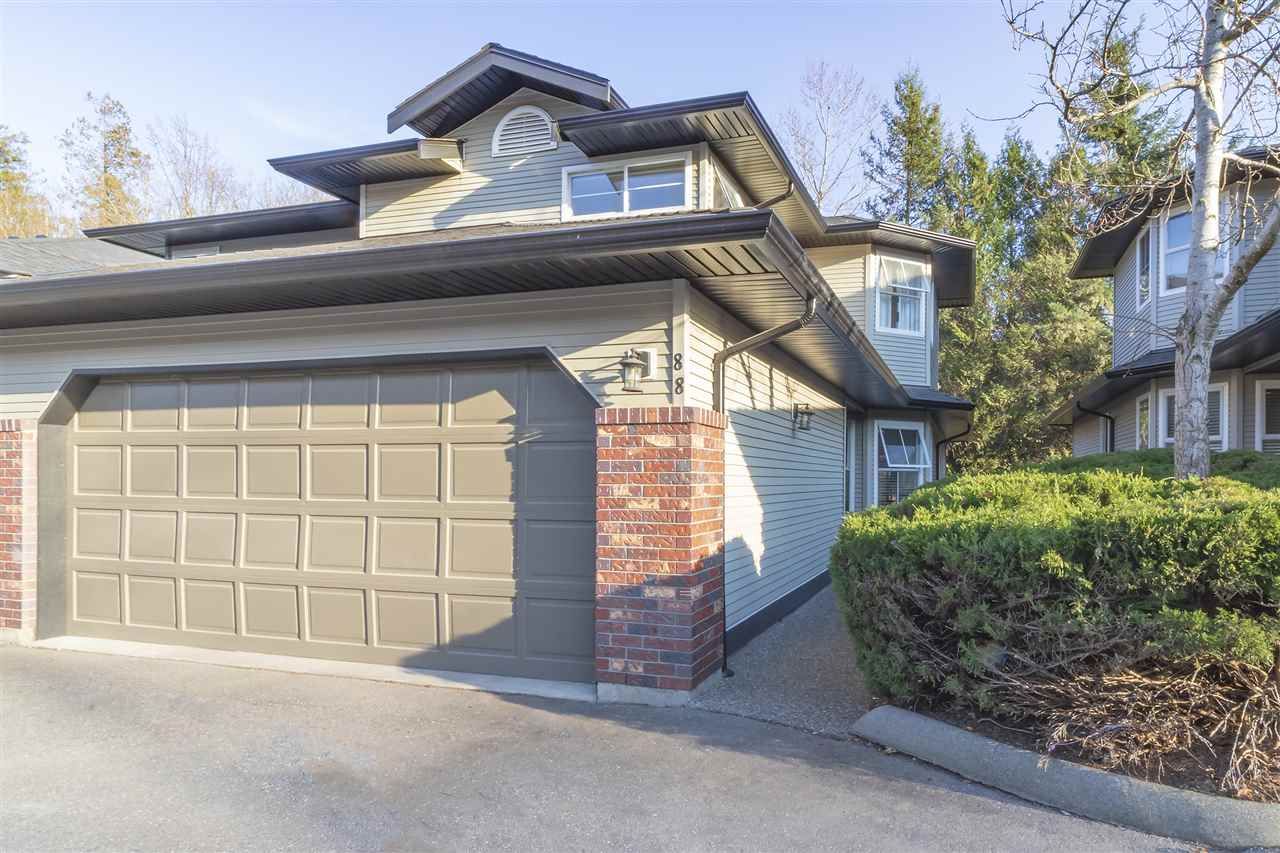 Main Photo: 88 36060 OLD YALE Road in Abbotsford: Abbotsford East Townhouse for sale in "MOUNTAIN VIEW VILLAGE" : MLS®# R2351256