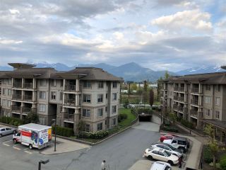 Photo 1: 401 45559 YALE Road in Chilliwack: Chilliwack W Young-Well Condo for sale in "VIBE" : MLS®# R2364086