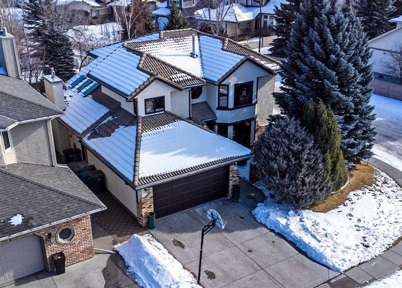 FEATURED LISTING: 375 Woodbriar Circle Southwest Calgary