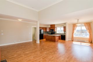 Photo 4: 406 5430 201 Street in Langley: Langley City Condo for sale : MLS®# R2356025