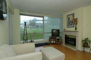 Photo 2: 9633 MANCHESTER Drive in Burnaby: Cariboo Condo for sale in "STRATHMORE TOWERS" (Burnaby North)  : MLS®# V627416