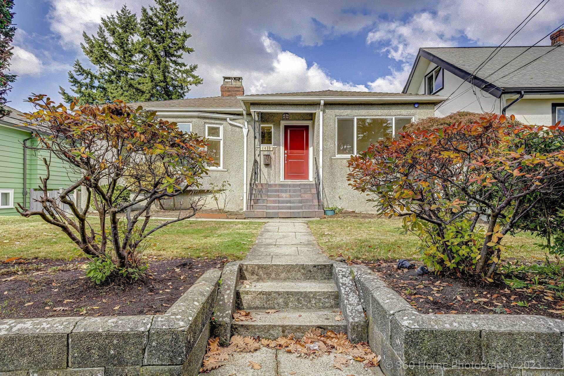 Main Photo: 1411 LONDON Street in New Westminster: West End NW House for sale : MLS®# R2820520