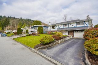 Photo 3: 640 FORESS Drive in Port Moody: Glenayre House for sale in "GLENAYRE" : MLS®# R2655231