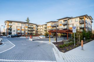 Photo 3: 318 19935 75A Avenue in Langley: Willoughby Heights Condo for sale in "Windsor By Zenterra" : MLS®# R2847895
