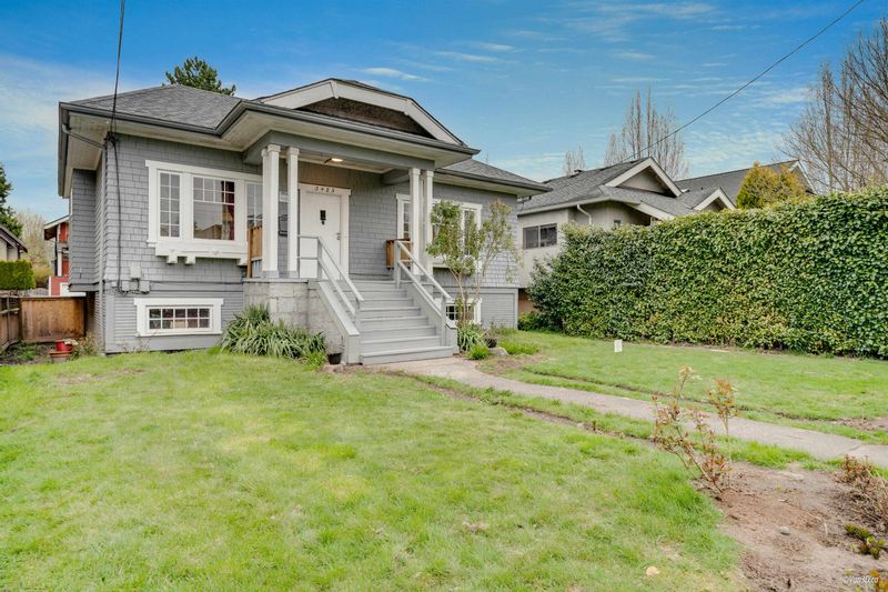 FEATURED LISTING: 3425 8TH Avenue West Vancouver